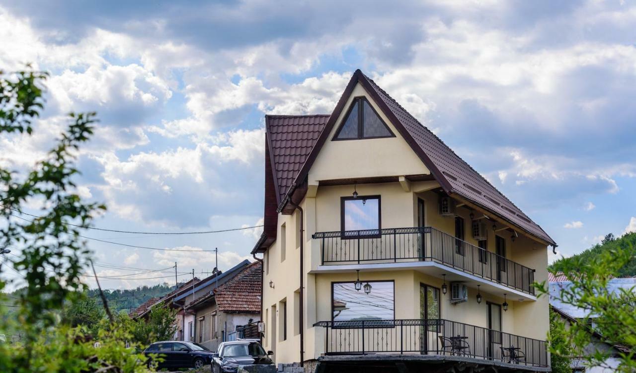 Casa Sky Appartement Orşova Buitenkant foto